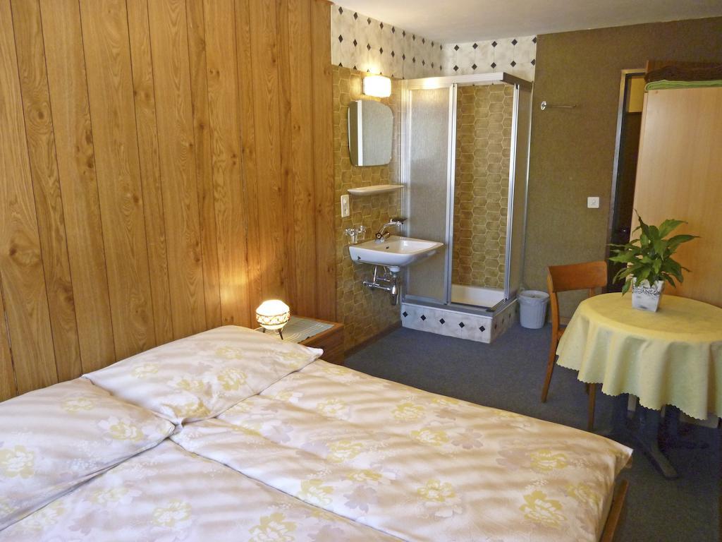 Pension Schoenblick Saas-Grund Exterior foto