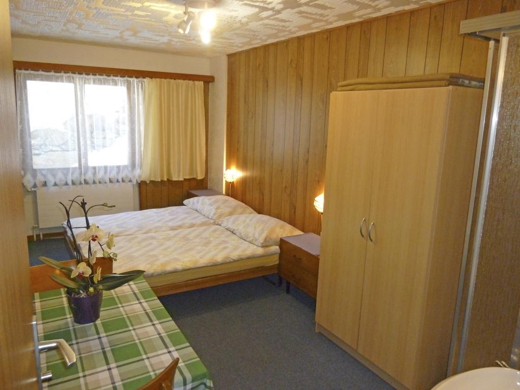 Pension Schoenblick Saas-Grund Quarto foto