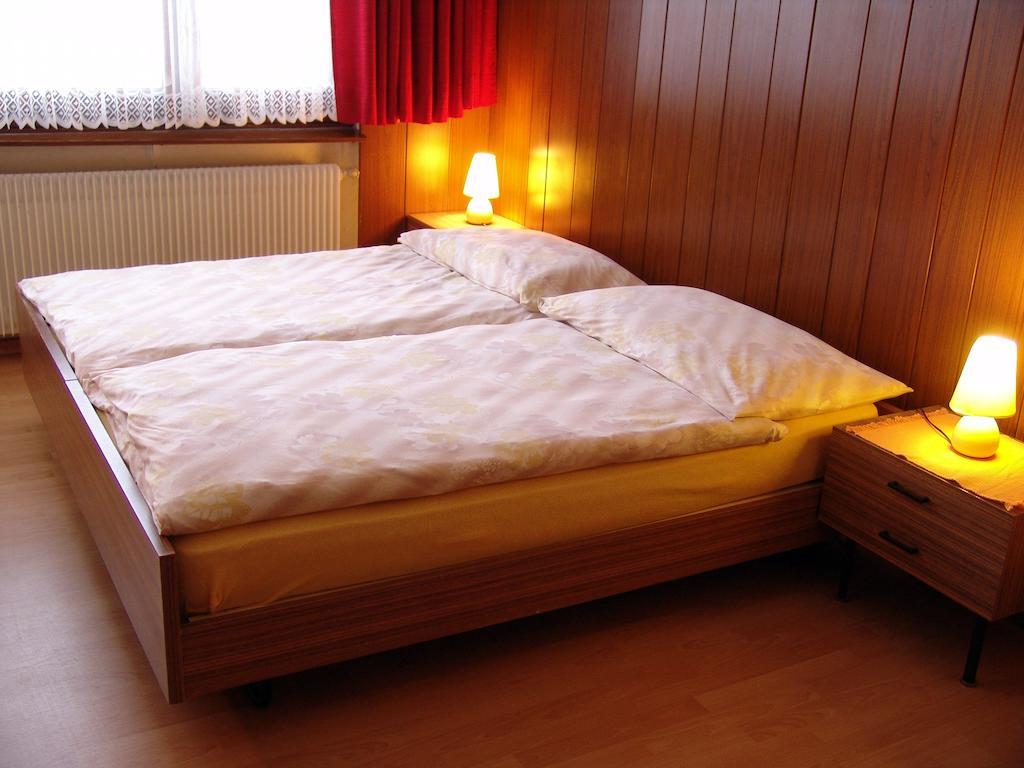 Pension Schoenblick Saas-Grund Quarto foto
